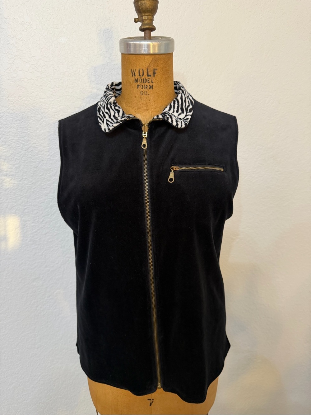Y2K Black Sleeveless Sport Soft Velour Zip-Front Vest w/ Contrast Zebra Collar*